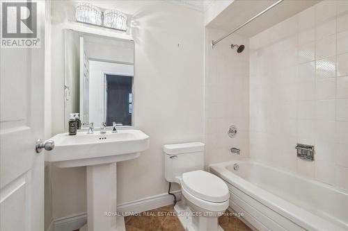 172 River Oaks Boulevard E, Oakville, ON - Indoor Photo Showing Bathroom