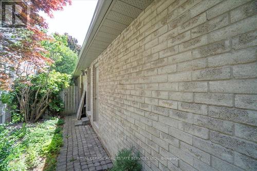 172 River Oaks Boulevard E, Oakville, ON - Outdoor