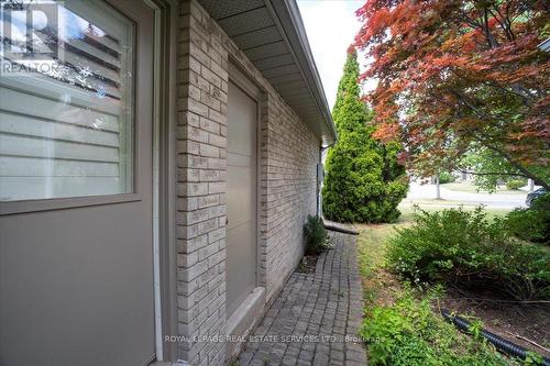 172 River Oaks Boulevard E, Oakville, ON - Outdoor