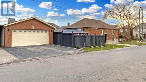 67 Montcalm Avenue, Toronto, ON - Outdoor