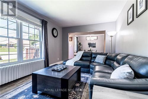 5396 Alexander Crescent, Niagara Falls, ON - Indoor Photo Showing Living Room