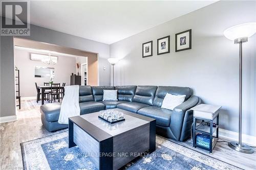 5396 Alexander Crescent, Niagara Falls, ON - Indoor Photo Showing Living Room