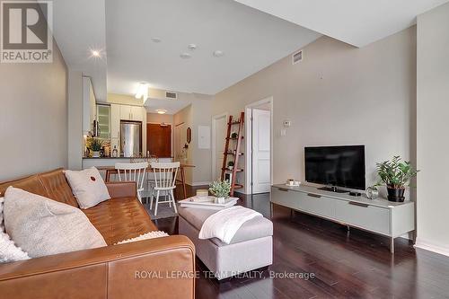 2804 - 242 Rideau Street, Ottawa, ON - Indoor Photo Showing Living Room