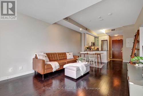 2804 - 242 Rideau Street, Ottawa, ON - Indoor Photo Showing Living Room