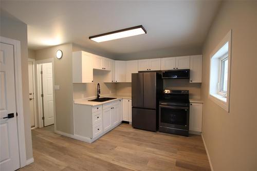 230 Paul Avenue, The Pas, MB - Indoor Photo Showing Kitchen