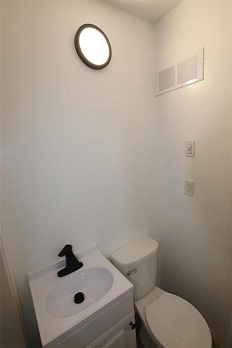 230 Paul Avenue, The Pas, MB - Indoor Photo Showing Bathroom