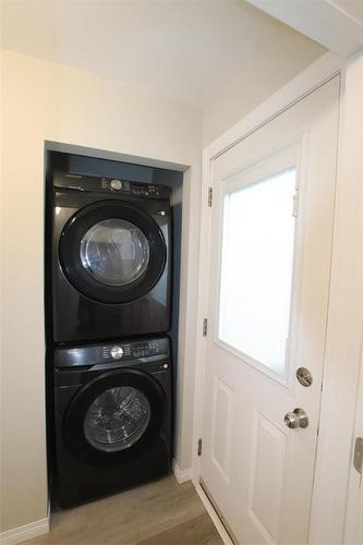 230 Paul Avenue, The Pas, MB - Indoor Photo Showing Laundry Room