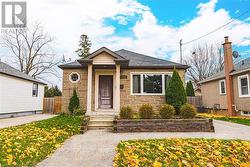 187 SUMMERHILL Avenue  Hamilton, ON L8K 3N5