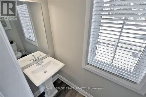 1 Garlent Avenue W, Hamilton, ON - Indoor Photo Showing Bathroom