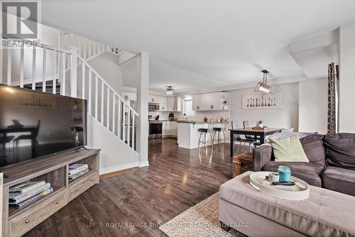 1550 Albany Drive, Kingston (City Northwest), ON - Indoor Photo Showing Living Room