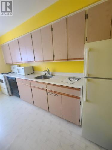 115 Hillside Dr N # 4, Elliot Lake, ON - Indoor Photo Showing Kitchen