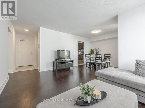 407 - 5 Vicora Linkway, Toronto, ON - Indoor Photo Showing Living Room