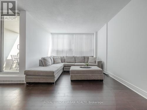 407 - 5 Vicora Linkway, Toronto, ON - Indoor Photo Showing Living Room