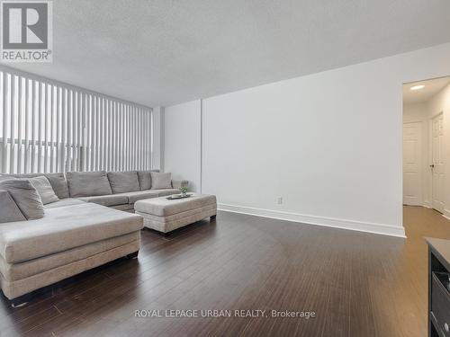 407 - 5 Vicora Linkway, Toronto, ON - Indoor Photo Showing Living Room