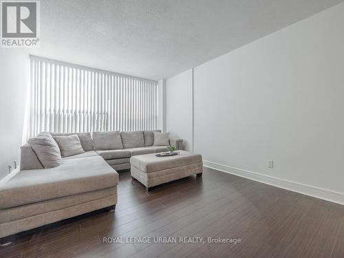 407 - 5 Vicora Linkway, Toronto, ON - Indoor Photo Showing Living Room