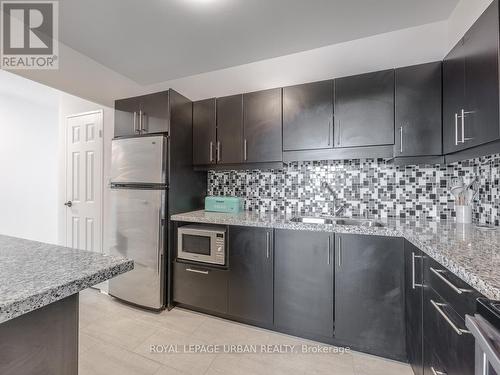 407 - 5 Vicora Linkway, Toronto, ON - Indoor Photo Showing Kitchen With Upgraded Kitchen