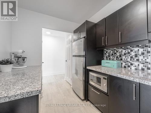 407 - 5 Vicora Linkway, Toronto, ON - Indoor Photo Showing Kitchen With Upgraded Kitchen