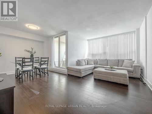 407 - 5 Vicora Linkway, Toronto, ON - Indoor Photo Showing Living Room