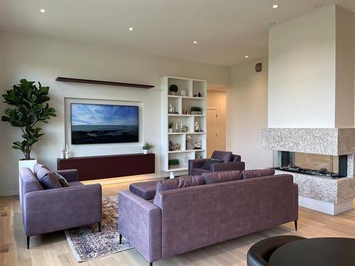 32 Ash Cove, Headingley, MB - Indoor Photo Showing Living Room With Fireplace