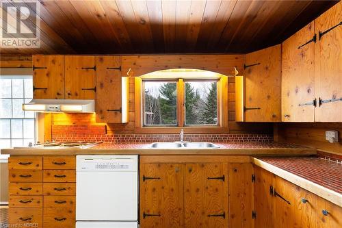 50 Besserer Road, North Bay, ON - Indoor Photo Showing Kitchen With Double Sink