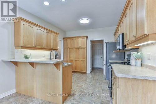 533 Mcgarrell Place, London, ON - Indoor Photo Showing Kitchen