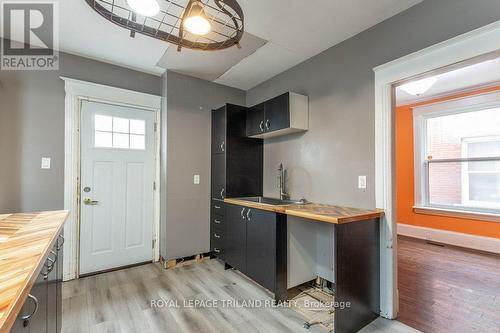 35 Metcalfe Street, St. Thomas, ON - Indoor Photo Showing Kitchen