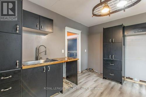 35 Metcalfe Street, St. Thomas, ON - Indoor Photo Showing Kitchen