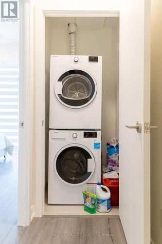 31 - 851 Sheppard Avenue W, Toronto, ON - Indoor Photo Showing Laundry Room