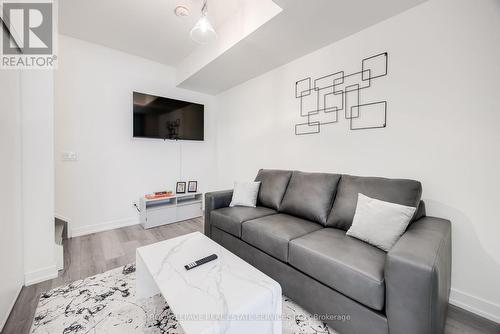 31 - 851 Sheppard Avenue W, Toronto, ON - Indoor Photo Showing Living Room