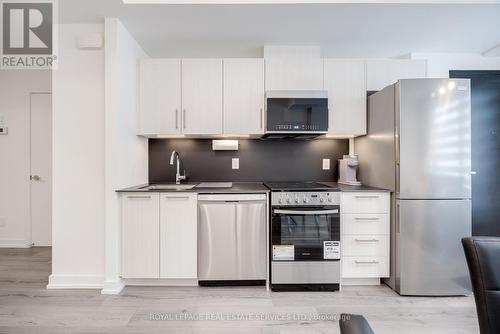 31 - 851 Sheppard Avenue W, Toronto, ON - Indoor Photo Showing Kitchen With Stainless Steel Kitchen