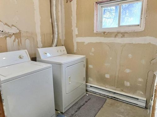 Salle de lavage - 10 Rue Réal-Caouette, Rouyn-Noranda, QC - Indoor Photo Showing Laundry Room