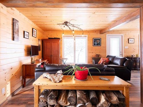 Salon - 93 Rg St-Isidore, Saint-Fabien-De-Panet, QC - Indoor Photo Showing Living Room