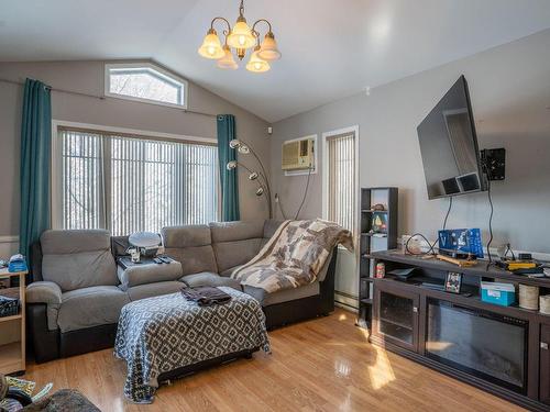 Salon - 205 36E Avenue N., Saint-Georges, QC - Indoor Photo Showing Living Room