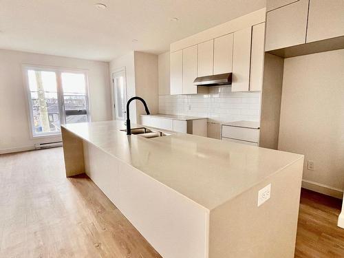 Overall view - 201-106 Rue Ste-Cécile, Salaberry-De-Valleyfield, QC - Indoor Photo Showing Kitchen