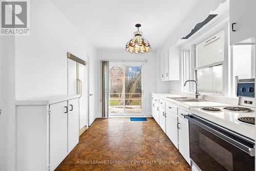 15 Farnsworth Drive, Toronto, ON - Indoor Photo Showing Kitchen With Double Sink