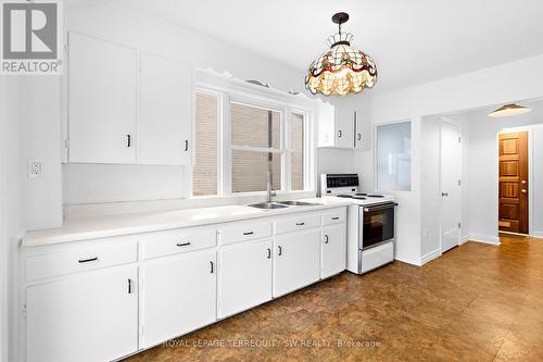 15 Farnsworth Drive, Toronto, ON - Indoor Photo Showing Kitchen With Double Sink