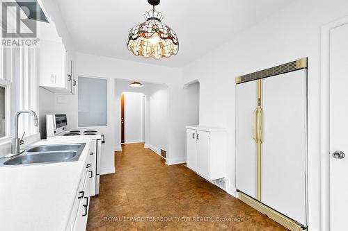 15 Farnsworth Drive, Toronto, ON - Indoor Photo Showing Kitchen With Double Sink