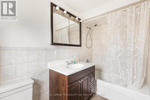 15 Farnsworth Drive, Toronto, ON - Indoor Photo Showing Bathroom