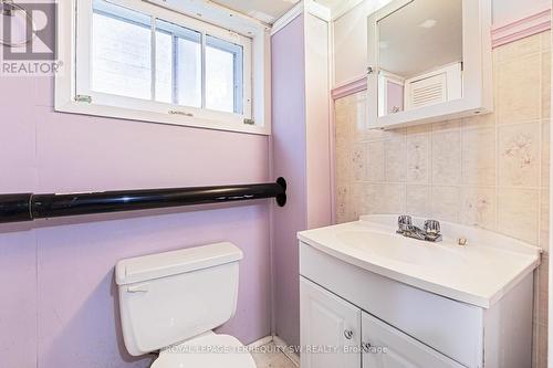 15 Farnsworth Drive, Toronto, ON - Indoor Photo Showing Bathroom