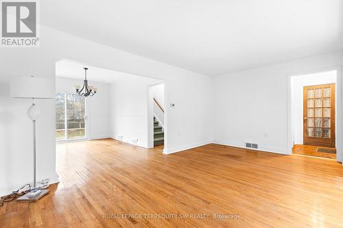 15 Farnsworth Drive, Toronto, ON - Indoor Photo Showing Other Room