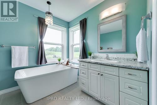 8961 Wellington Road 16, Wellington North, ON - Indoor Photo Showing Bathroom