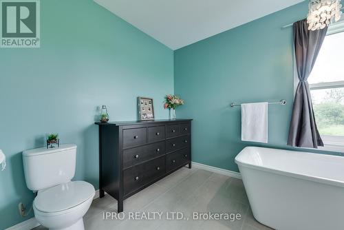 8961 Wellington Road 16, Wellington North, ON - Indoor Photo Showing Bathroom