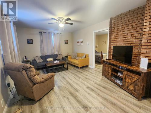 111 Second Avenue, Englehart, ON - Indoor Photo Showing Living Room