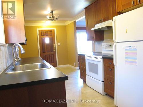 759 Tennyson Avenue, Oshawa (Donevan), ON - Indoor Photo Showing Kitchen With Double Sink