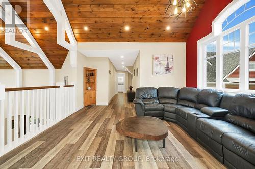 104 Alyea Road, Quinte West, ON - Indoor Photo Showing Living Room