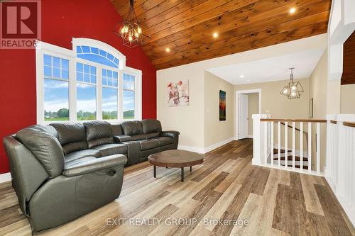 104 Alyea Road, Quinte West, ON - Indoor Photo Showing Living Room