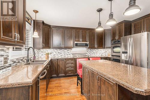 800 Foxwood Court, Ottawa, ON - Indoor Photo Showing Kitchen With Double Sink With Upgraded Kitchen