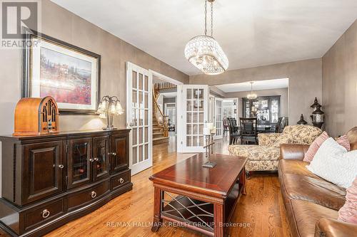 800 Foxwood Court, Ottawa, ON - Indoor Photo Showing Living Room