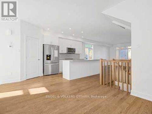 801 Anciano Crescent, Ottawa, ON - Indoor Photo Showing Kitchen