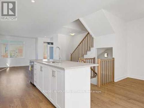 801 Anciano Crescent, Ottawa, ON - Indoor Photo Showing Kitchen